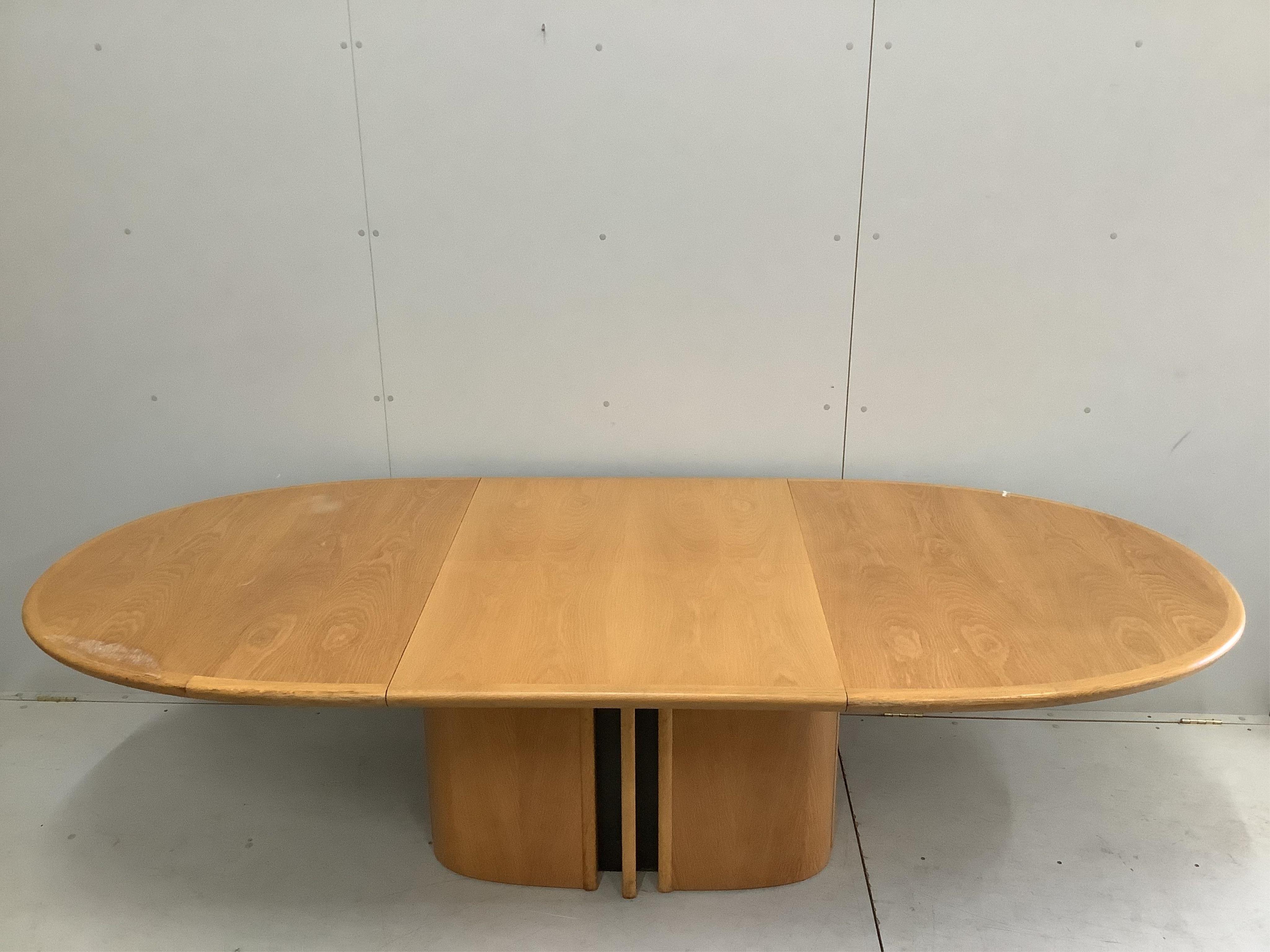 A Skovby oak extending dining table, 250cm extended, depth 108cm, height 72cm